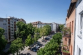 Ausblick Balkon - Einziehen und Wohlfühlen, schön sanierte Eigentumswohnung mit freiem Blick in Charlottenburg