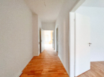 Flur - Großzügige Wohnung mit Galerie und Balkon