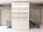 Treppe I Storage I 1. Etage - Industrial Design auf drei Stockwerken: Elegante Verbindung von Sichtbeton, Holz und Stahl