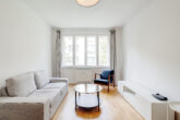 Zentral und Komfortabel: Geräumige Wohnung mit Balkon im Herzen von Neukölln - Beispiel Wohnzimmer