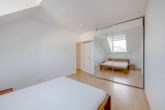 Schlafzimmer - 3 Zimmer - Dachgeschosswohnung mit Aufzug mit ganz viel Potenzial!