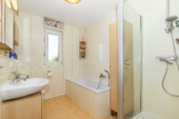 Badezimmer - Modernes Einfamilienhaus mit grünem Garten und ruhiger Lage – Ihr neues Zuhause in Schönefeld!