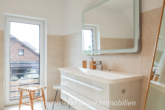 Badezimmer - Helles und modernes Einfamilienhaus - ca. 30km bis Berlin Charlottenburg